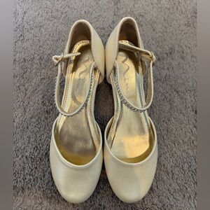 *Size 3.5 Big Girls 
NINA SHOES Kitten Heel Sparkle Strap